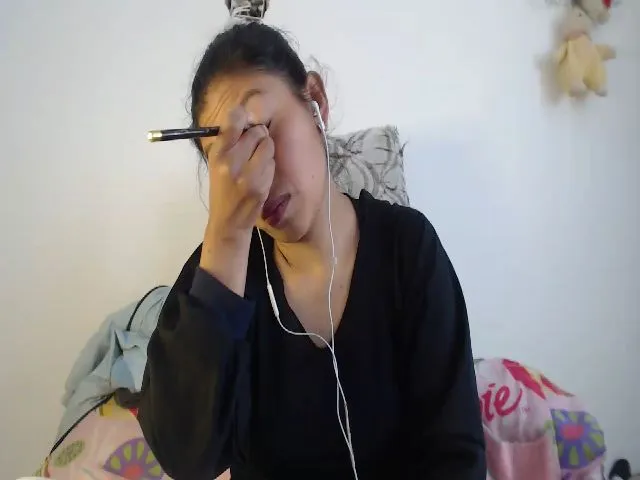 Live sex webcam photo for CHILENITAHOT #264378885