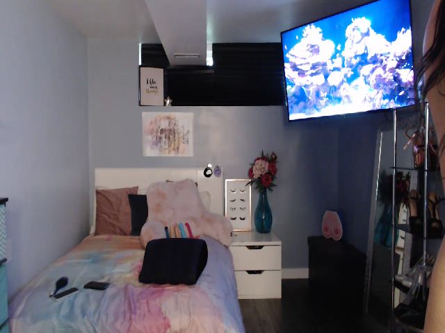 Live sex webcam photo for MILFStacee #254496736