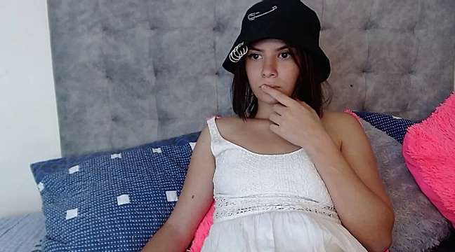 Live sex webcam photo for littleana #241924253