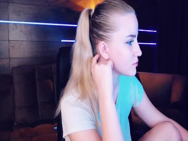 Live sex webcam photo for SantaGirll #253875794