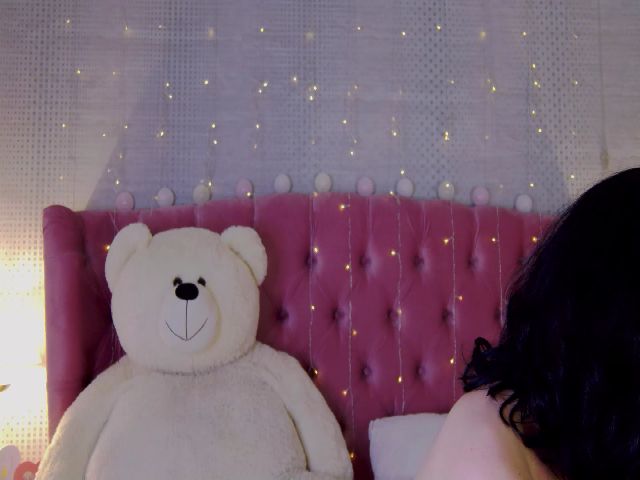 Live sex webcam photo for Roxy_Di #259255002