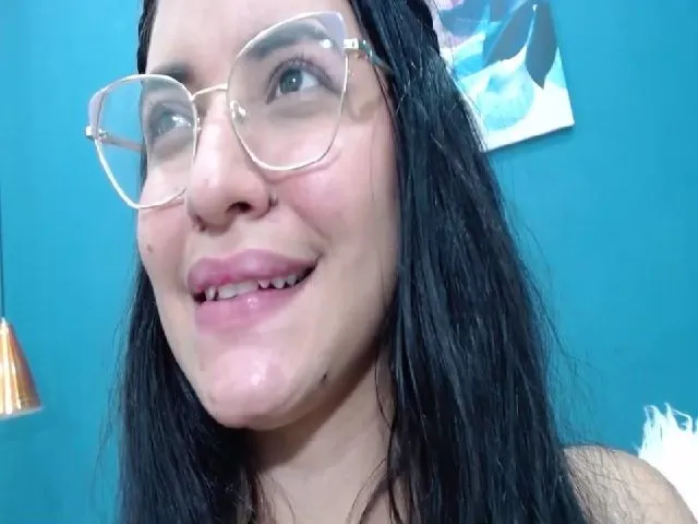 Live sex webcam photo for Estefany_24 #259990374