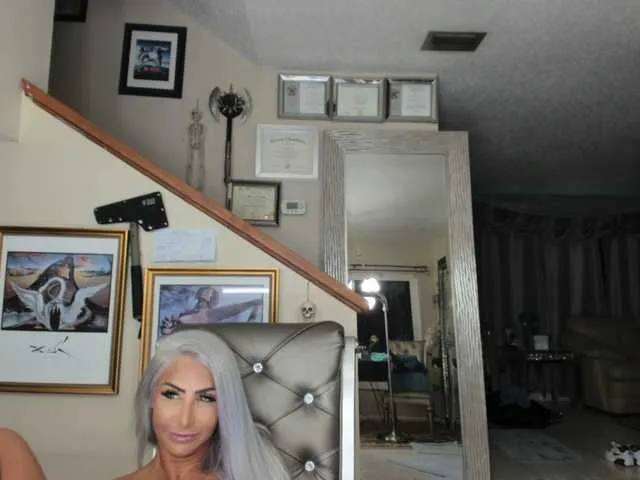 Live sex webcam photo for adrianna_fox #287953095