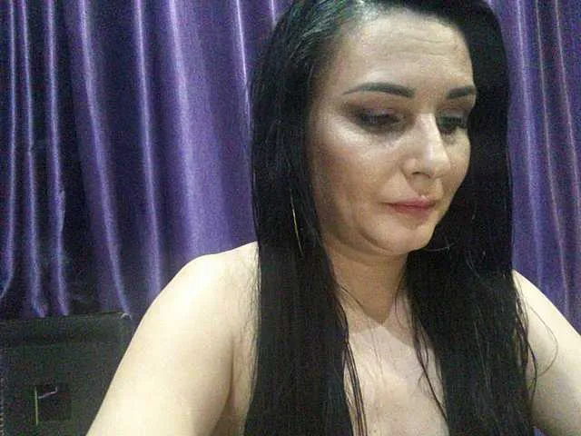 Live sex webcam photo for SelenaKlein #241085883
