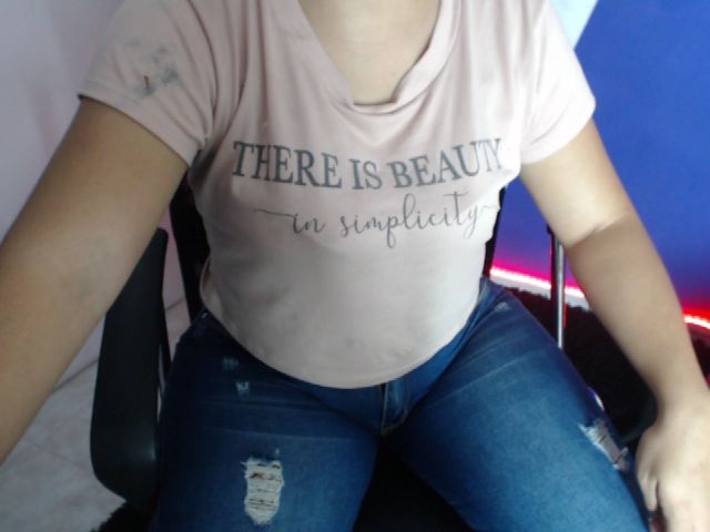 Live sex webcam photo for sophiie_fox #252930571