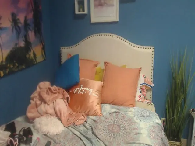 Live sex webcam photo for SnowWhiteXxxx #253558462