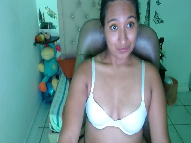 Live sex webcam photo for Camilasweeet_ #256231723