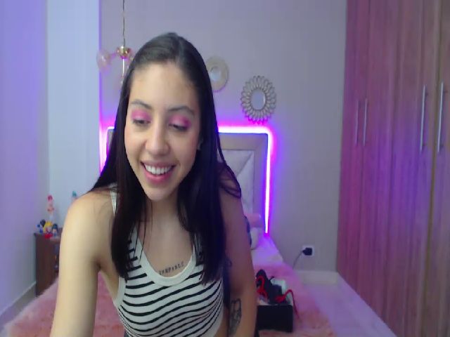 Live sex webcam photo for Emily_evans18 #263499826