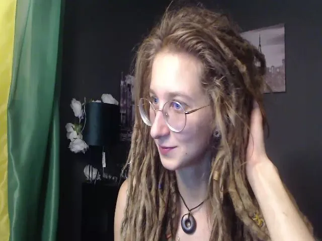 Live sex webcam photo for KINKYkeira #255257571