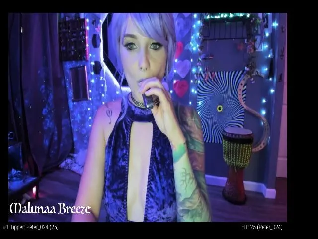 Live sex webcam photo for Malunaa #253567685
