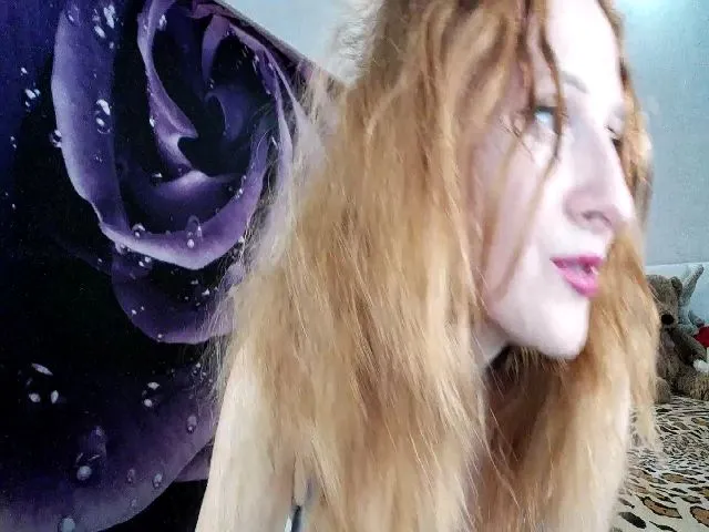 Live sex webcam photo for Ladybigsmile #253848205