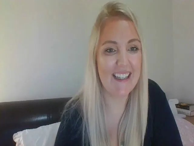 Live sex webcam photo for JessyLou #265131849