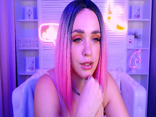 Live sex webcam photo for RosalieAnders #259810737