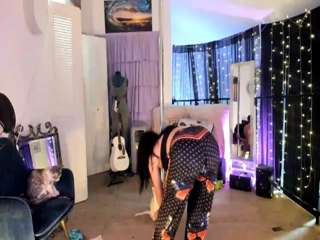 Live sex webcam photo for PetiteJewel #252501346