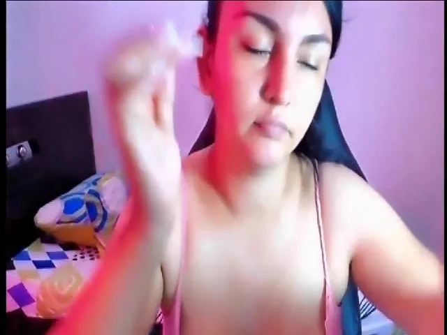 Live sex webcam photo for Sweeetx69 #259940950
