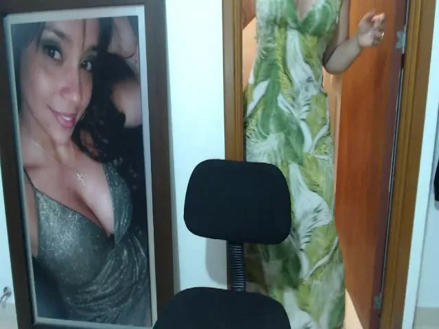Live sex webcam photo for Candiliciousx #255469295