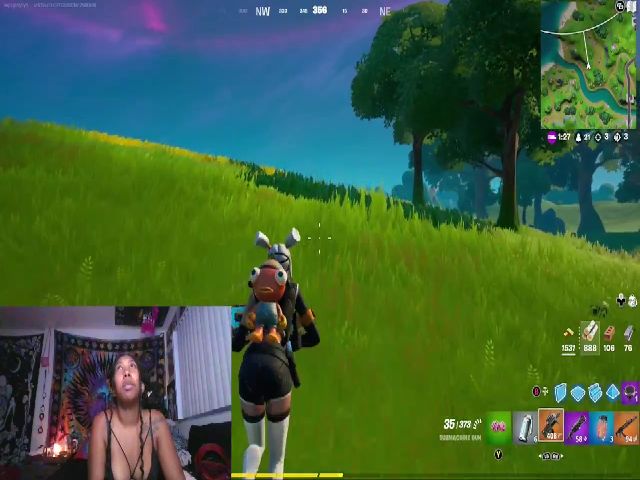 Live sex webcam photo for hennyhoneypot #253999083