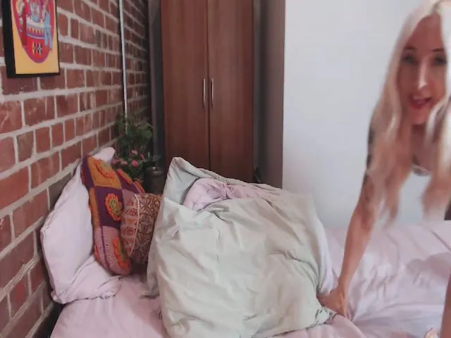 Live sex webcam photo for Pixie_Snow #258655251