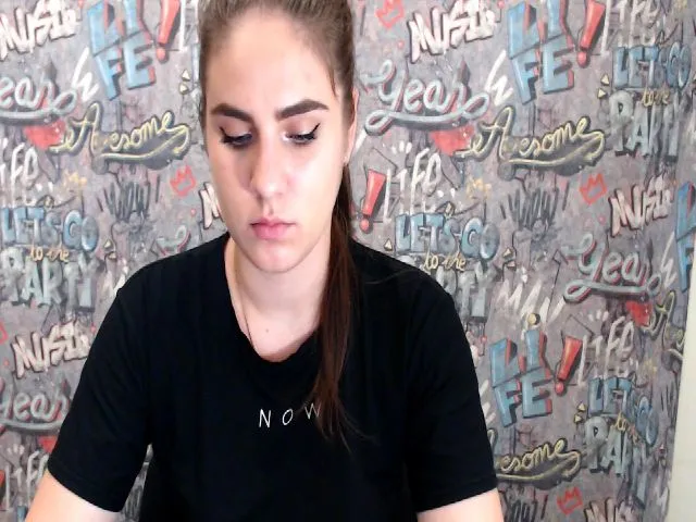 Live sex webcam photo for MollyKiss_ #255634009