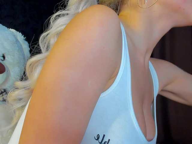 Live sex webcam photo for BambyTotty #241379358