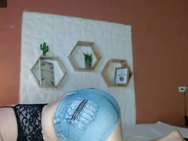 Live sex webcam photo for FantasyQueen #251070586