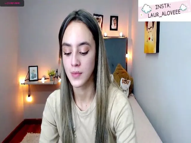Live sex webcam photo for Laura_Lovee_ #260870160