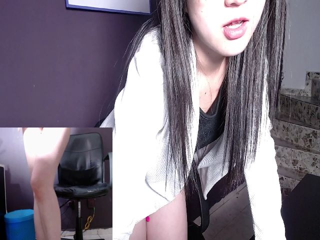 Live sex webcam photo for Charlotte_3x #253452303