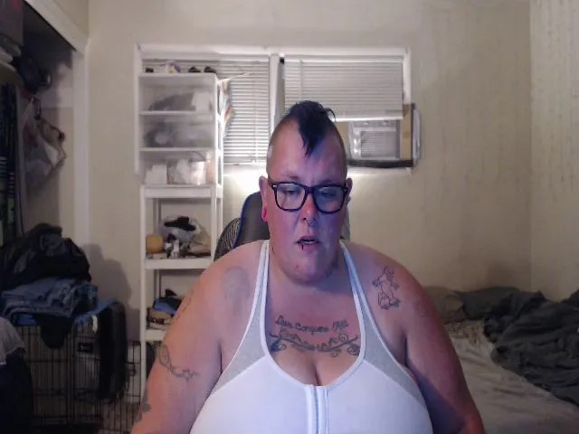 Live sex webcam photo for PunkChick420 #253371190