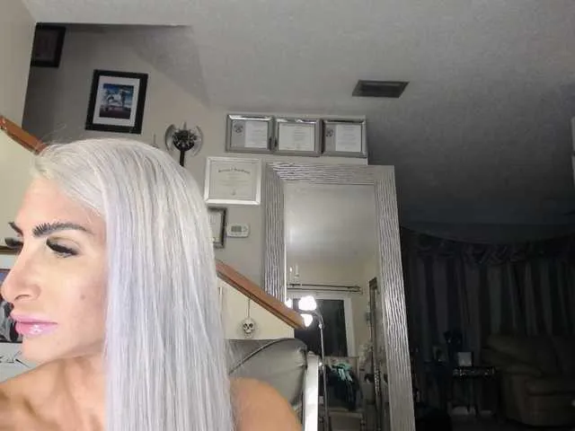 Live sex webcam photo for adrianna_fox #287953101