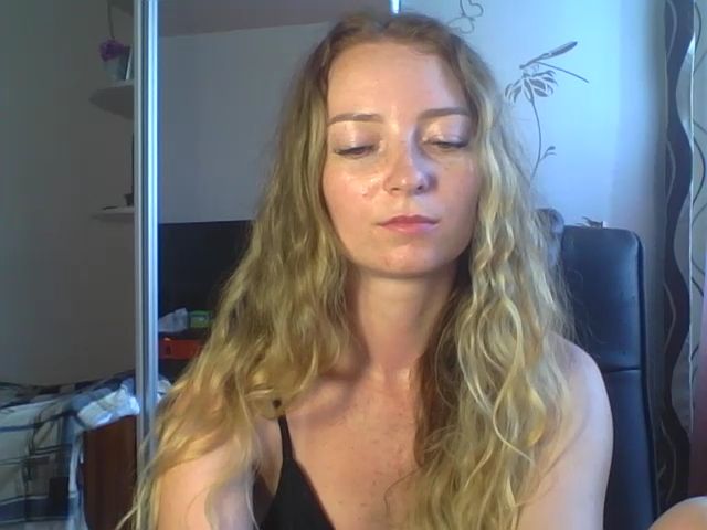 Live sex webcam photo for Milana_Candy #254784252