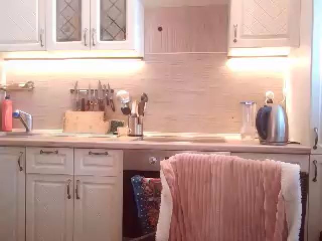 Live sex webcam photo for JaneGrey111 #252761947