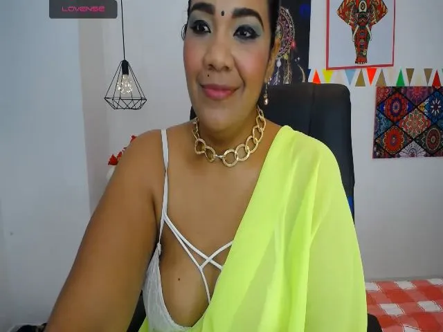 Live sex webcam photo for IndianMama #254199324