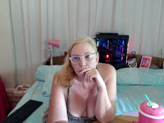 Live sex webcam photo for LisaLinny #240744361