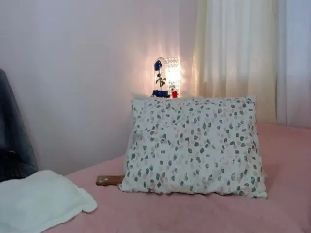 Live sex webcam photo for Silvia_Grey1 #254624683