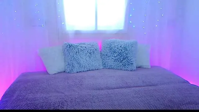 Live sex webcam photo for La_kim_cam #244977748