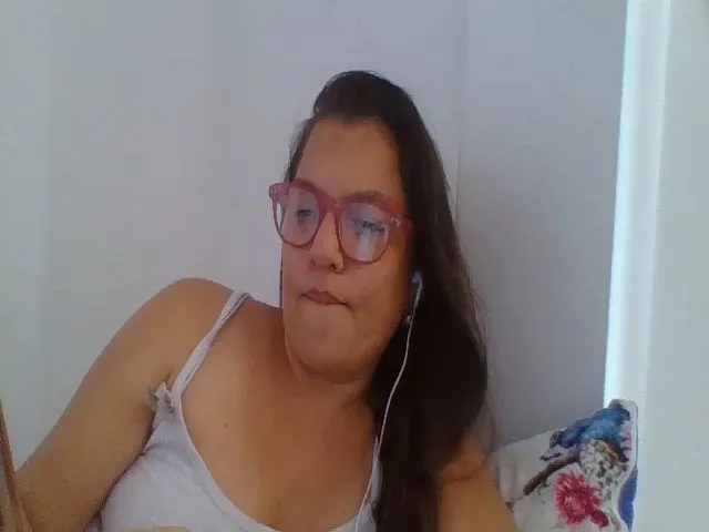 Live sex webcam photo for SweetLola01 #255945942