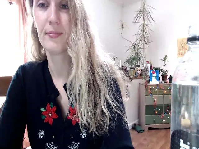 Live sex webcam photo for WildflowerEm #258261255