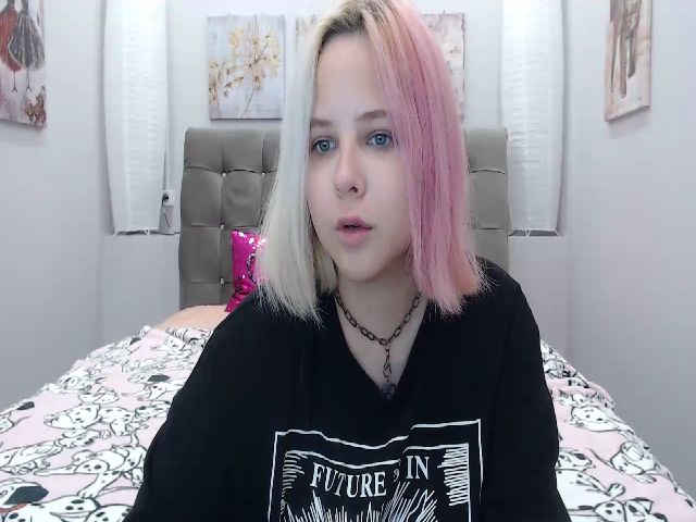 Live sex webcam photo for Helokit #254692066