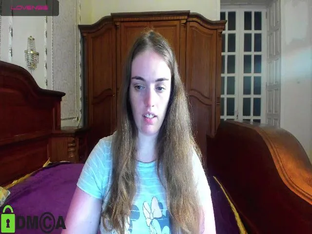 Live sex webcam photo for Fi_Lena #263772918