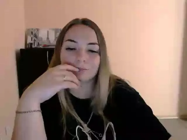 Live sex webcam photo for StellaJ_ #263294053