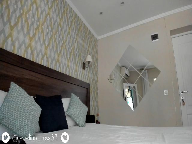 Live sex webcam photo for Evelinarosse #265489159