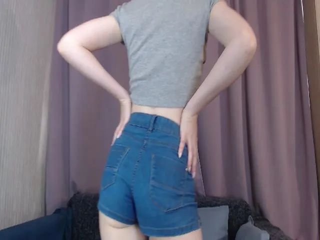 Live sex webcam photo for HotSwJenna #262967629
