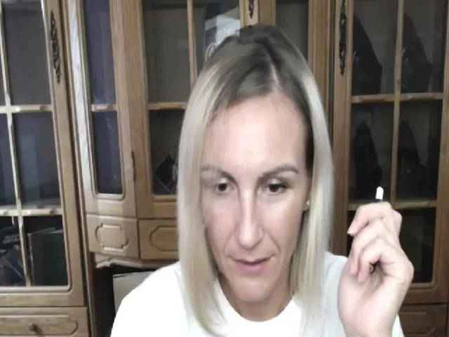 Live sex webcam photo for MiliEsiens #254772511