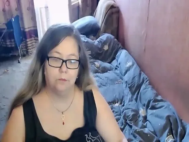 Live sex webcam photo for HotXXXGirl1 #256171222