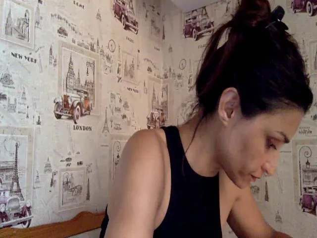 Live sex webcam photo for JolyBoss #252549024