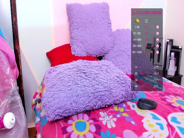 Live sex webcam photo for Violetatoo #253990281