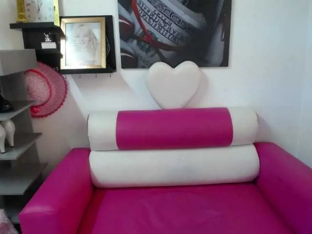 Live sex webcam photo for sophiahot #241270872