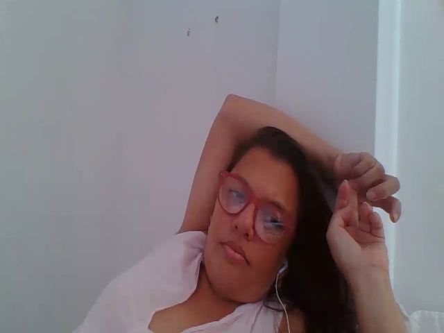 Live sex webcam photo for SweetLola01 #254533477