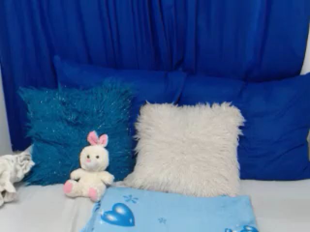 Live sex webcam photo for Honey21_ #253569589