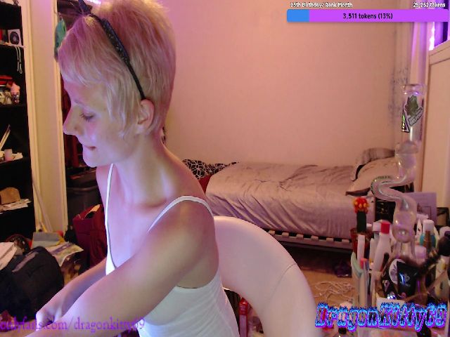 Live sex webcam photo for DragonKitty69 #255016257
